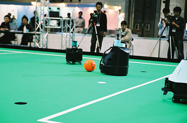 2002年〜 ロボットサッカー大会「RoboCup」への挑戦